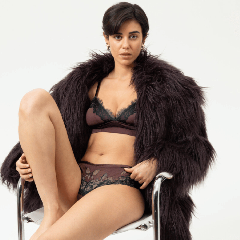 Shorty in Pizzo Mey Luxurious Hot Maroon
