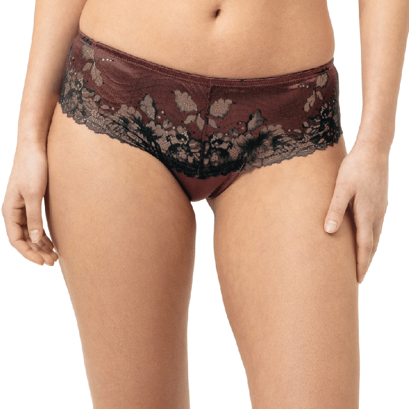 Shorty in Pizzo Mey Luxurious Hot Maroon